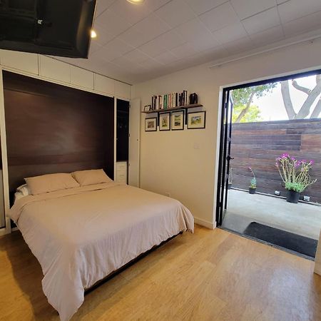 Venice Beach Studio With Large Private Patio Steps To The Beach Los Angeles Kültér fotó