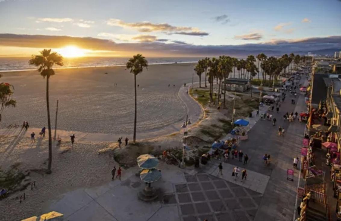 Venice Beach Studio With Large Private Patio Steps To The Beach Los Angeles Kültér fotó