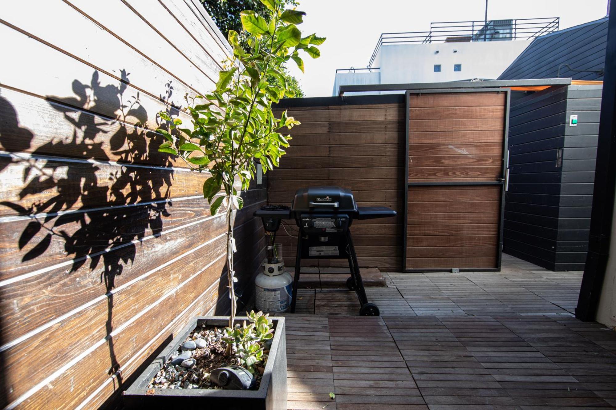 Venice Beach Studio With Large Private Patio Steps To The Beach Los Angeles Kültér fotó