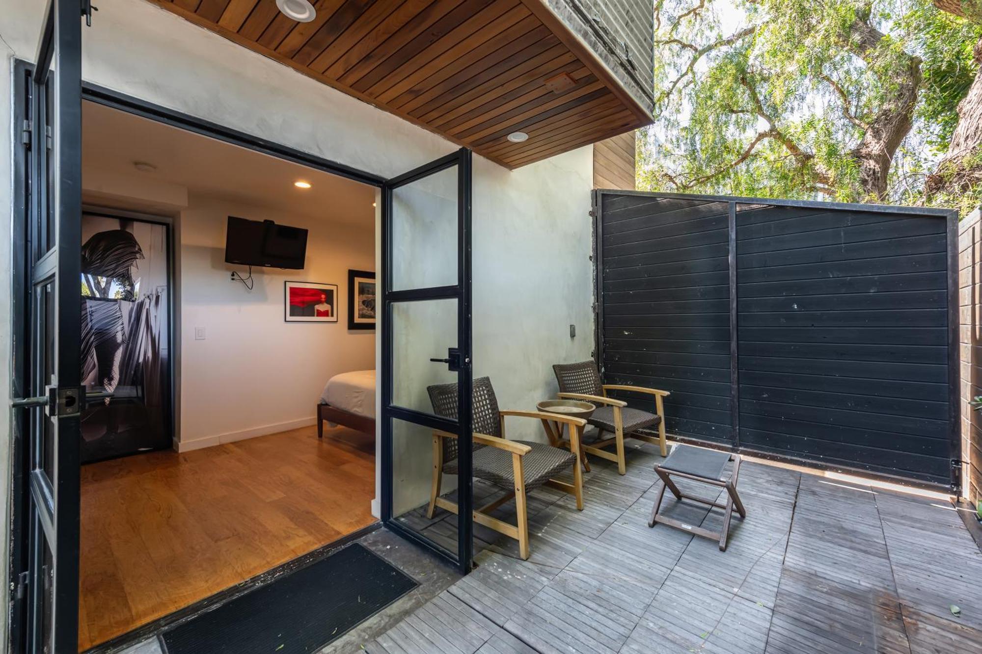 Venice Beach Studio With Large Private Patio Steps To The Beach Los Angeles Kültér fotó