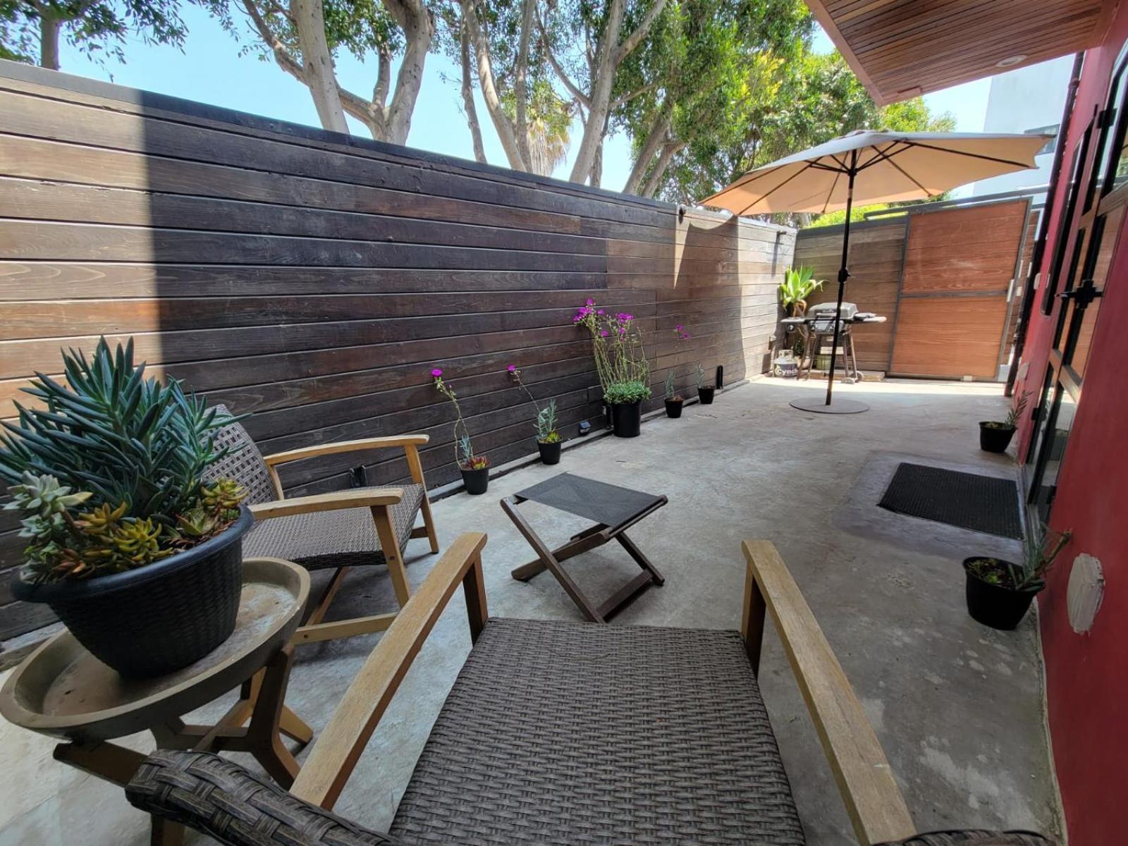 Venice Beach Studio With Large Private Patio Steps To The Beach Los Angeles Kültér fotó