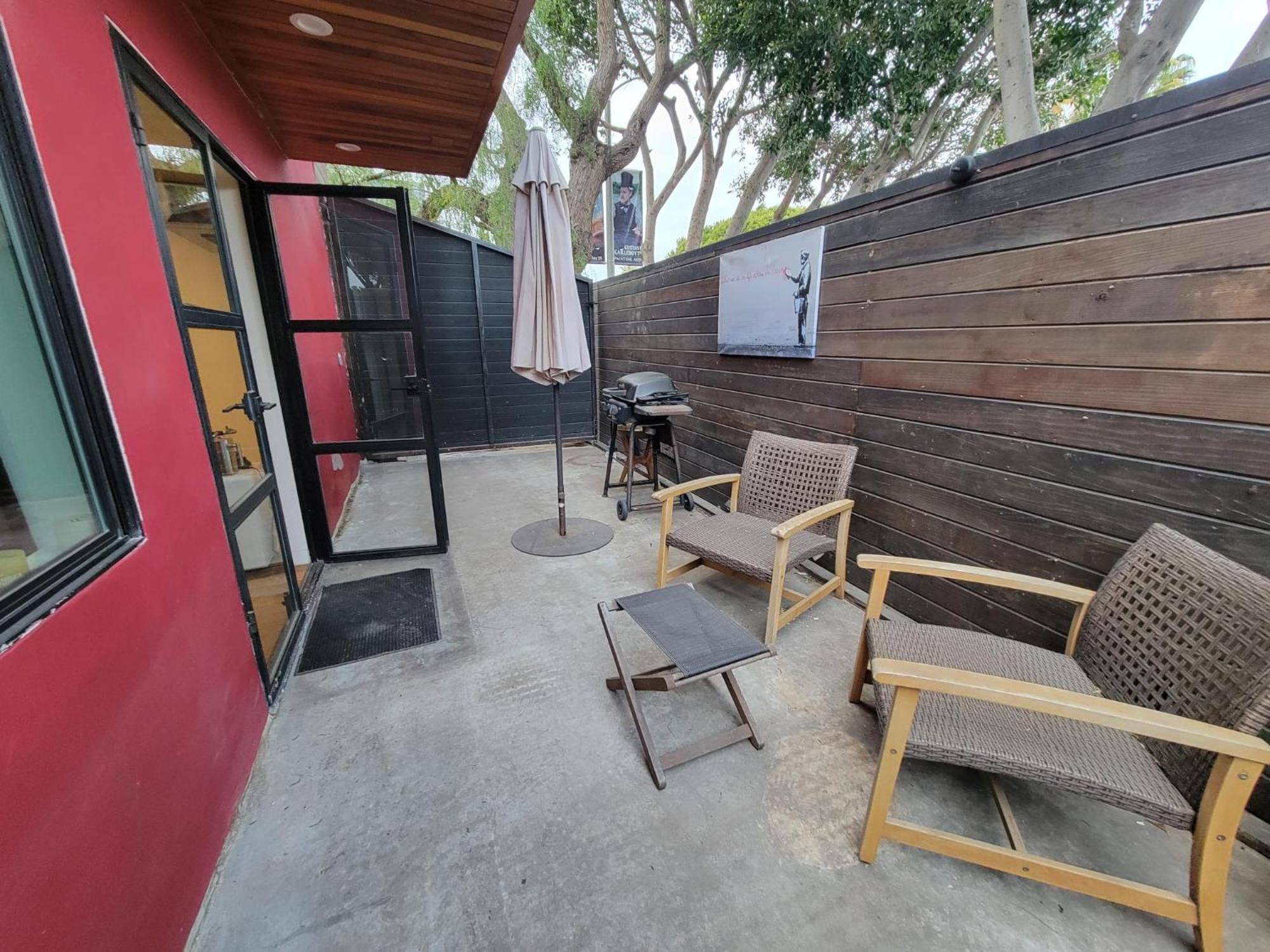 Venice Beach Studio With Large Private Patio Steps To The Beach Los Angeles Kültér fotó