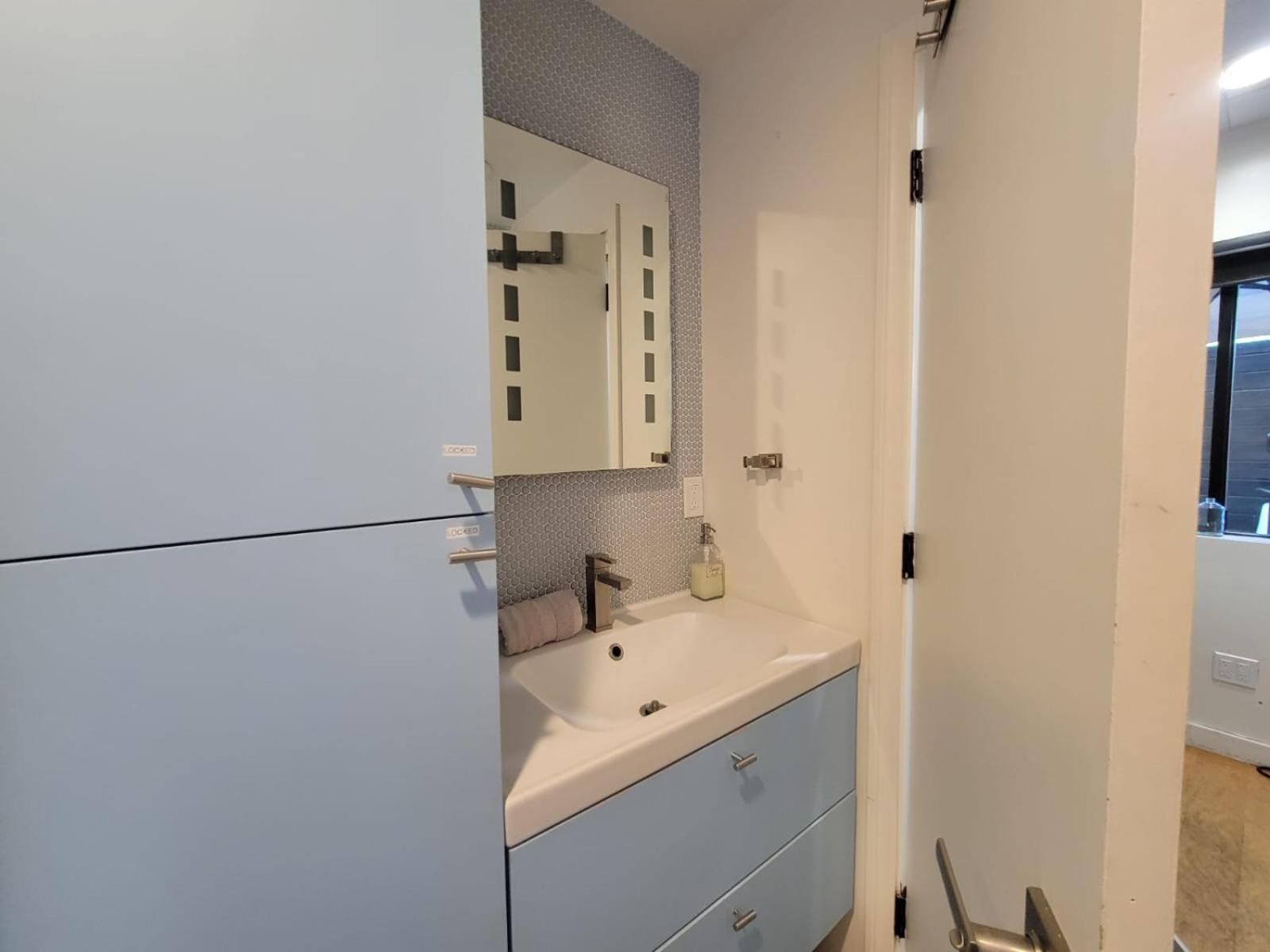 Venice Beach Studio With Large Private Patio Steps To The Beach Los Angeles Kültér fotó
