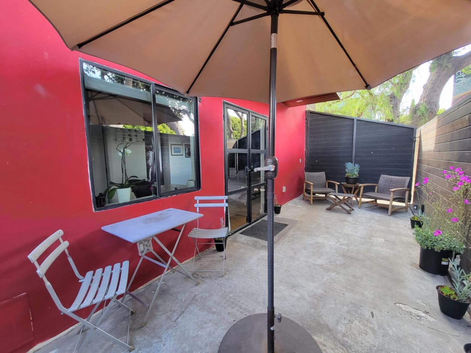 Venice Beach Studio With Large Private Patio Steps To The Beach Los Angeles Kültér fotó