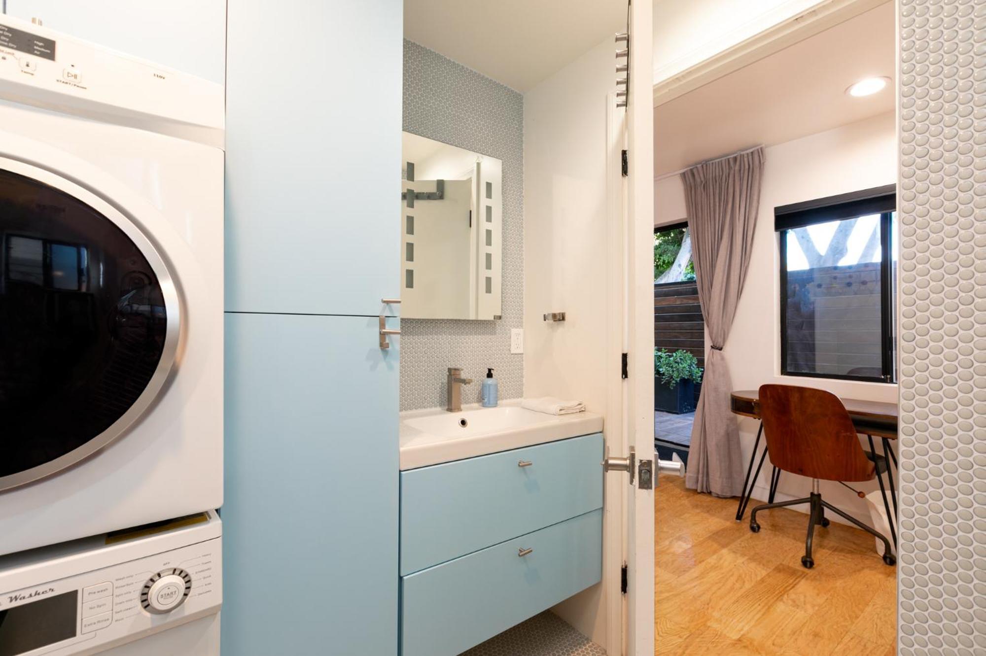 Venice Beach Studio With Large Private Patio Steps To The Beach Los Angeles Kültér fotó
