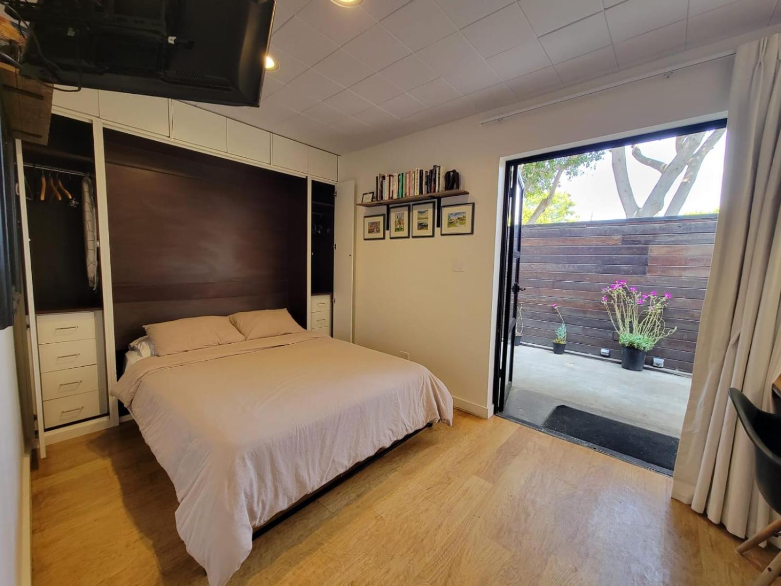 Venice Beach Studio With Large Private Patio Steps To The Beach Los Angeles Kültér fotó